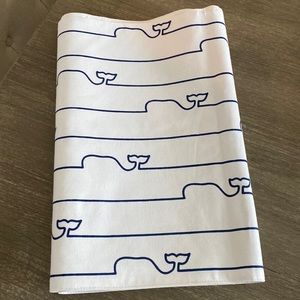 NWOT Vineyard Vines table runner